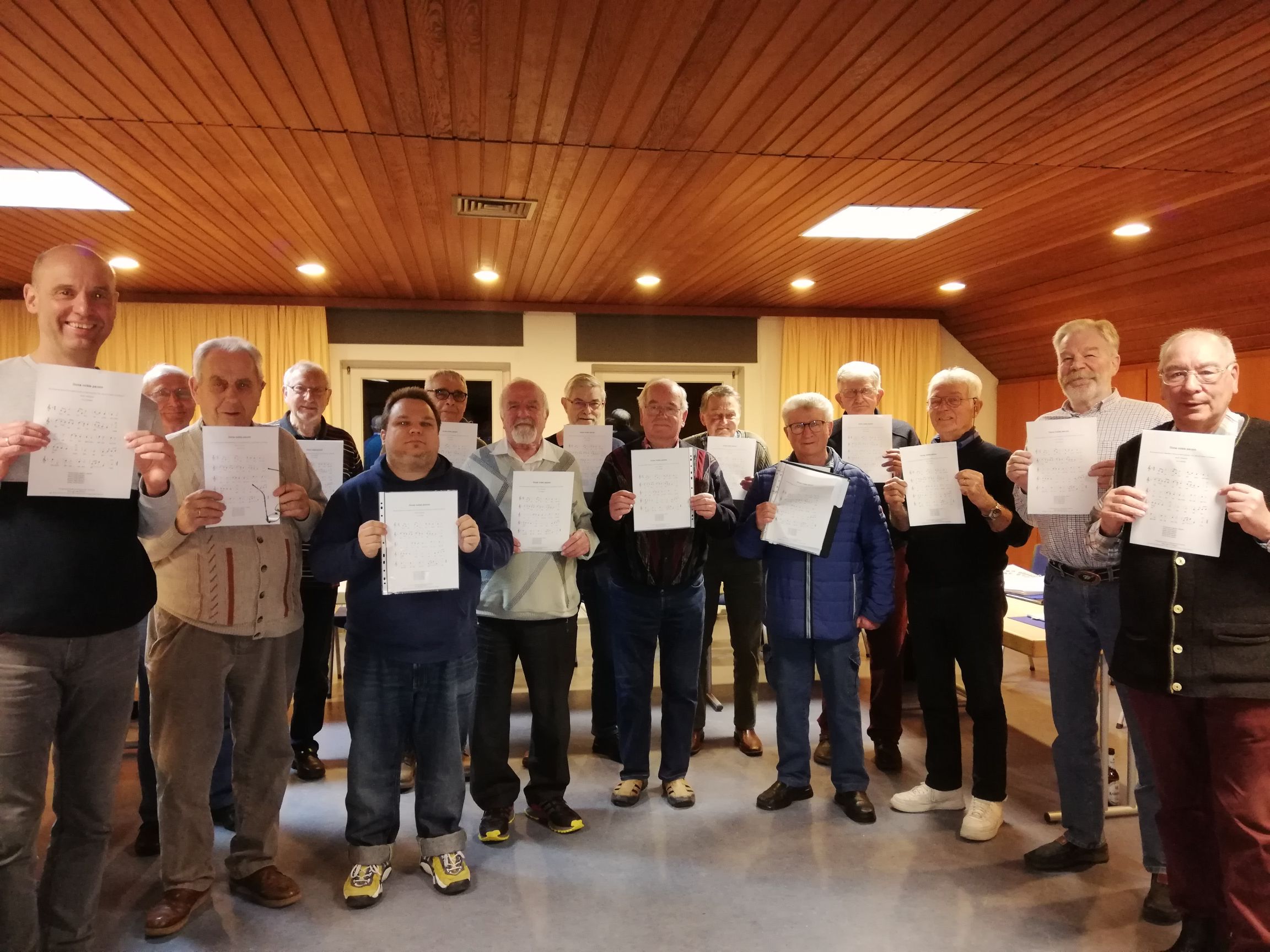 Chorgemeinschaft mit Noten zu Dona nobis pacem